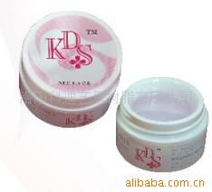 家居日用品與服飾 生活美學(xué)的雙翼